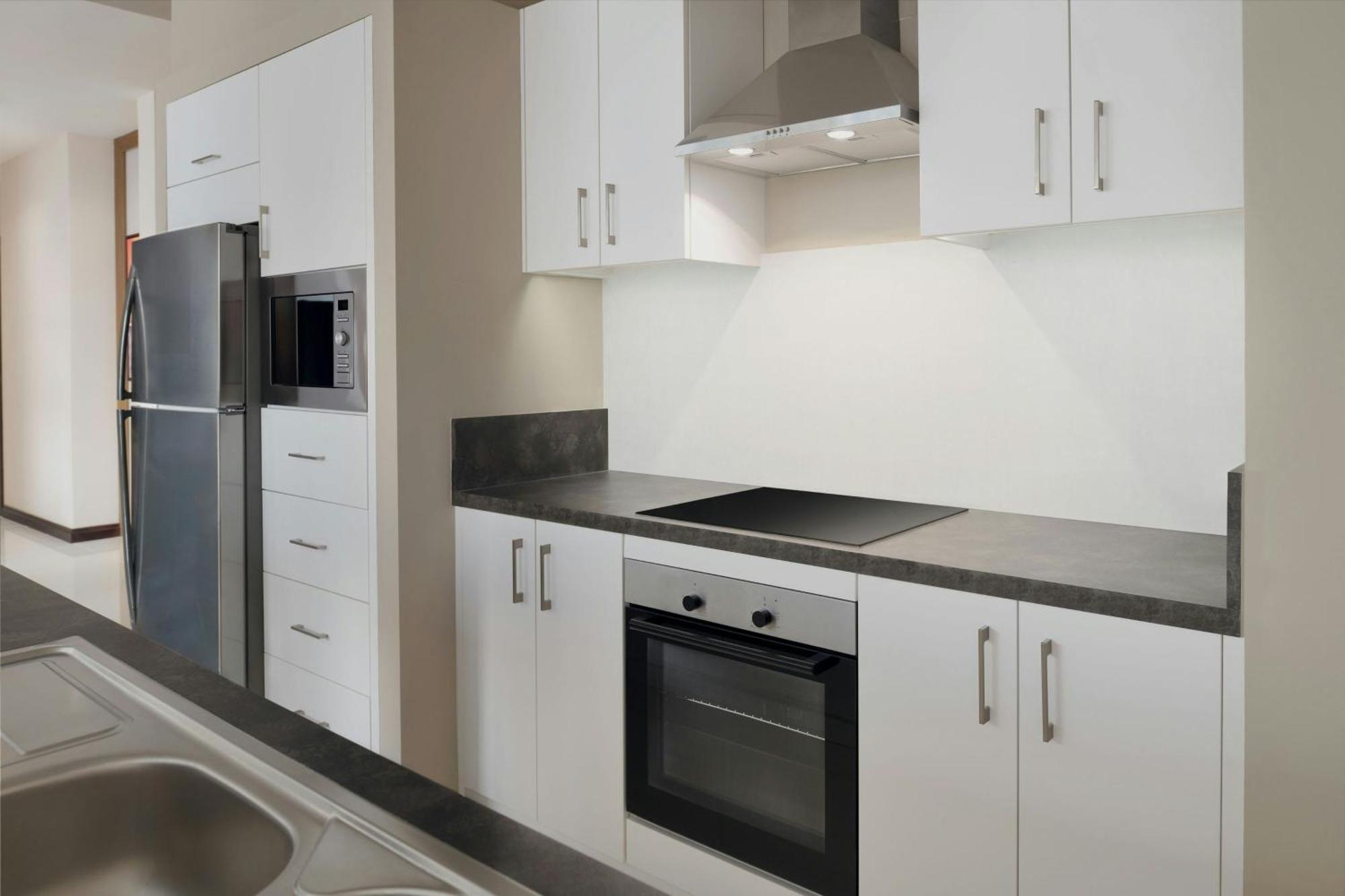 Delta Hotels By Marriott City Center 多哈 外观 照片 A typical kitchen in a student apartment